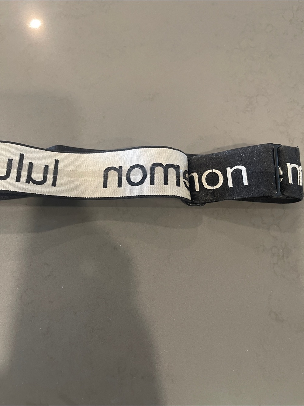 lululemon black and white logo headband - Picture 3 of 4